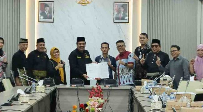 Pansus DPRD Kota Batam membahas Ranperda LAM