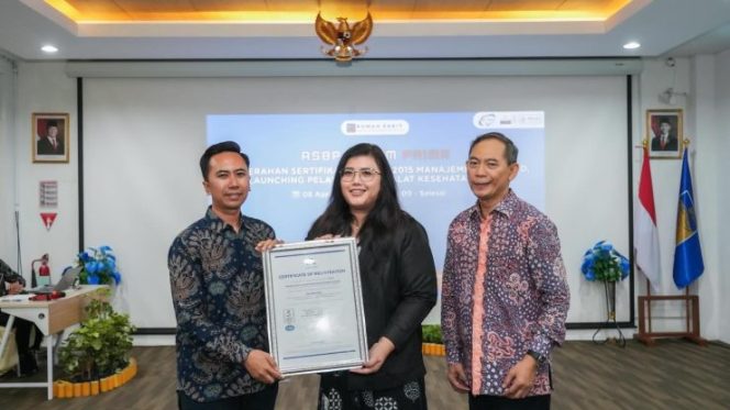 
					RSBP Batam Raih ISO 9001:2015, Sertifikasi diterima perwakilan BP Batam, Deputi Bidang Pelayanan Umum BP Batam, Ariastuty Sirait.