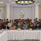 PIMPINAN ORMAS - Din Syamsuddin, Abdul Aziz Qahhar Mudzakkar, dan KH Said Samad serta pimpinan Ormas Islam lainnya menemui Jusuf Kalla di kediaman pribadinya, Jalan Brawijaya, Jakarta Selatan, Selasa malam, 28 April 2026. Kedatangan mereka terkait polemik dugaan penistaan agama yang dilaporkan sekelompok masyarakat terkait ceramah Jusuf Kala di Masjid Kampus UGM dalam Ramadhan 1447H. 