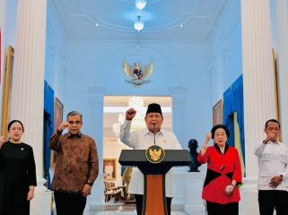 Presiden Prabowo Subianto yang juga Ketua Umum Partai Partai Geridra bersama para ketua umum parpol koalisi memberikan keterangan pers di Istana Merdeka, Jakarta, 31 Agustus 2025. (Foto: Istimewa)