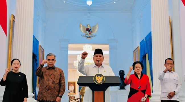 Presiden Prabowo Subianto yang juga Ketua Umum Partai Partai Geridra bersama para ketua umum parpol koalisi memberikan keterangan pers di Istana Merdeka, Jakarta, 31 Agustus 2025. (Foto: Istimewa)