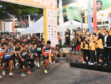 Gubernur Kepri Ansar Ahmad melepas peserta Ibnu Sina Running 2026, Minggu (26/4/2026) pagi. 