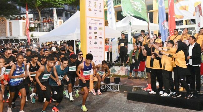 Gubernur Kepri Ansar Ahmad melepas peserta Ibnu Sina Running 2026, Minggu (26/4/2026) pagi. 