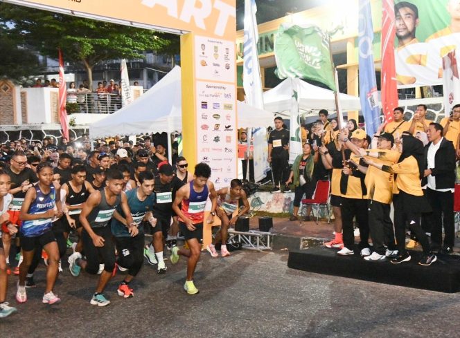 
					Gubernur Kepri Ansar Ahmad melepas peserta Ibnu Sina Running 2026, Minggu (26/4/2026) pagi. 