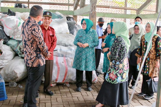 
					TP-PKK Batam Kunjungi Bank Sampah Induk Jakarta Barat, Perkuat Pengelolaan Berbasis Masyarakat