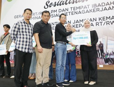 https://askaranews.com/2026/6712/advetorial/10-ahli-waris-terima-santunan-rp420-juta-amsakar-bukti-nyata-perlindungan-sosial-untuk-rt-dan-rw/