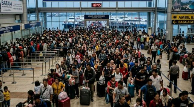 Ilustrasi warga pendatang memasuki Kota Batam dari pelabuhan. (Foto: Ist)