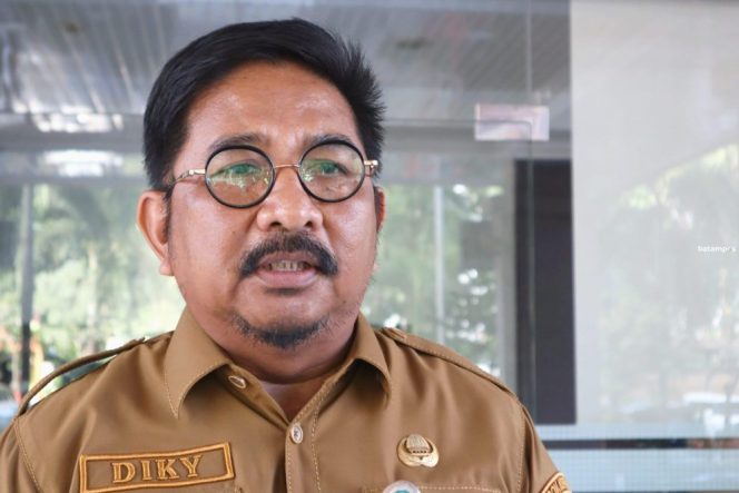 
					Kepala Disnakertrans Kepri, Diky Wijaya.