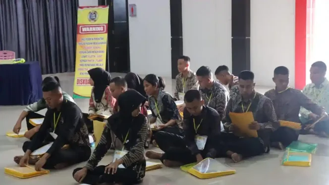 
					SELEKSI ANGGOTA POLRI DI LINGGA TAHUN 2026 - Sebanyak 45 calon peserta tercatat mengikuti tahapan Pemeriksaan Administrasi (Rikmin) awal yang digelar Bagian Sumber Daya Manusia (SDM) Polres Lingga, Senin (6/4/2026)