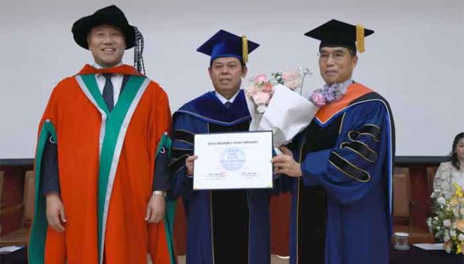 
					Sultan Baktiar Najamudin Dianugerahi Doktor Honoris Causa oleh Korean Maritiem and Ocean University (KMOU). (f/dpd)