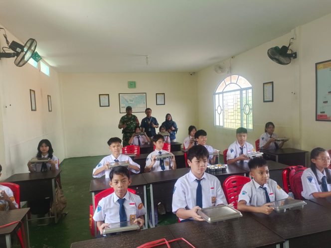 
					Ribuan Pelajar Kateman Nikmati Program Makan Bergizi, Babinsa Turut Kawal Distribusi