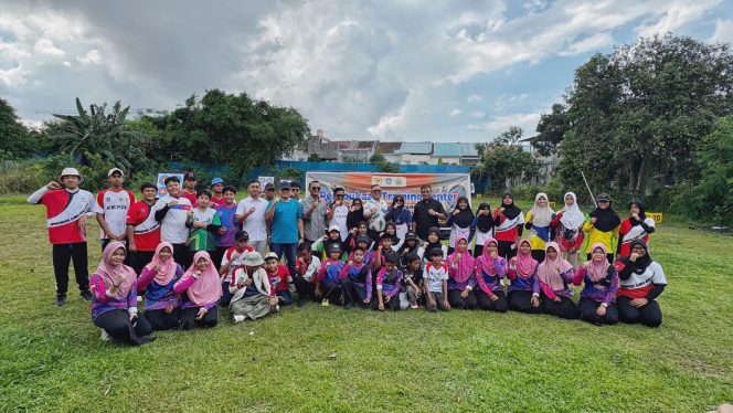 
					Wagub Nyanyang foto bersama Ketua KONI Kepri, Kasi Intel Lanud Hang Nadim, Ketua Perpani Kepri dan Batam, Staf Ahli Bidang Ekbang Pemprov Kepri, Tim Percepatan Pembangunan Kepri serta sejumlah atlet panahan. 