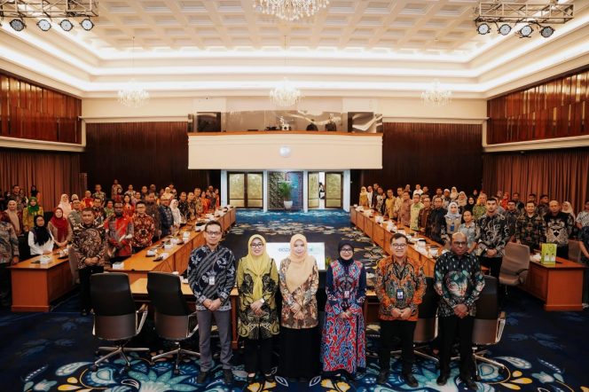 
					Sekdaprov Kepri Misni (dua dari kiri) dalam kegiatan Capacity Building Tim Pengendalian Inflasi Daerah (TPID) se-Provinsi Kepulauan Riau yang digelar di Kantor Perwakilan Bank Indonesia Provinsi Jawa Barat, Kamis (21/5/2026). 