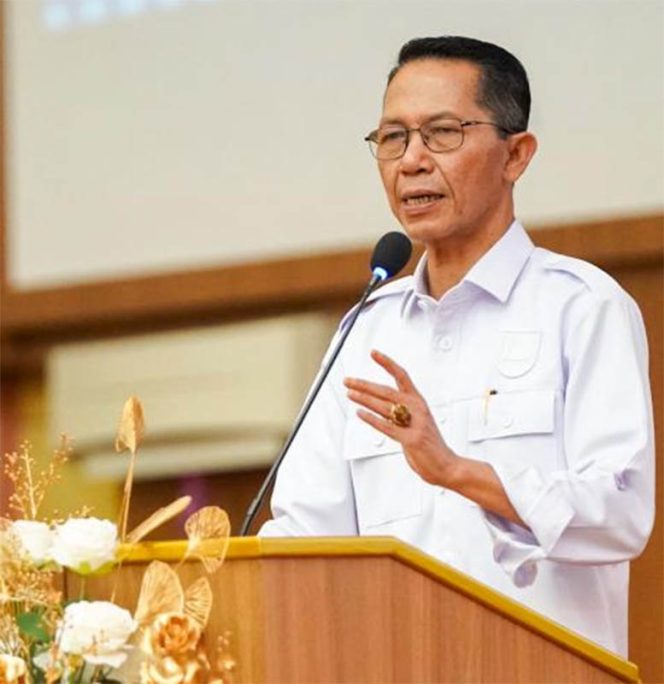 
					AMSAKAR ACHMAD SANG ORATOR