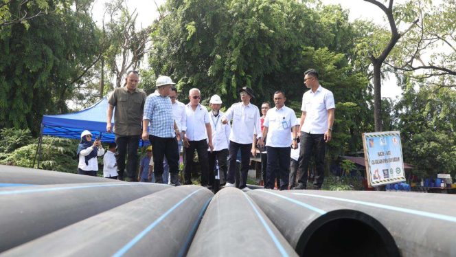 
					Kepala BP Amsakar Achmad Tinjau Pengerjaan Pemasangan Jaringan Pipa Distribusi Air Minum