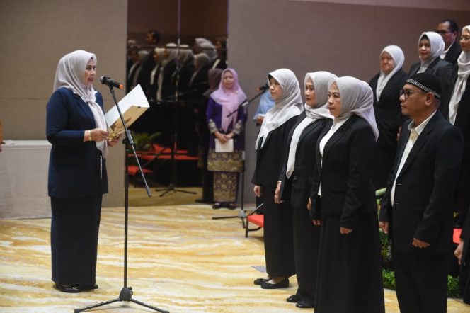 
					Dewi Kumalasari Ansar Kukuhkan Pengurus Yayasan Kanker Indonesia Batam