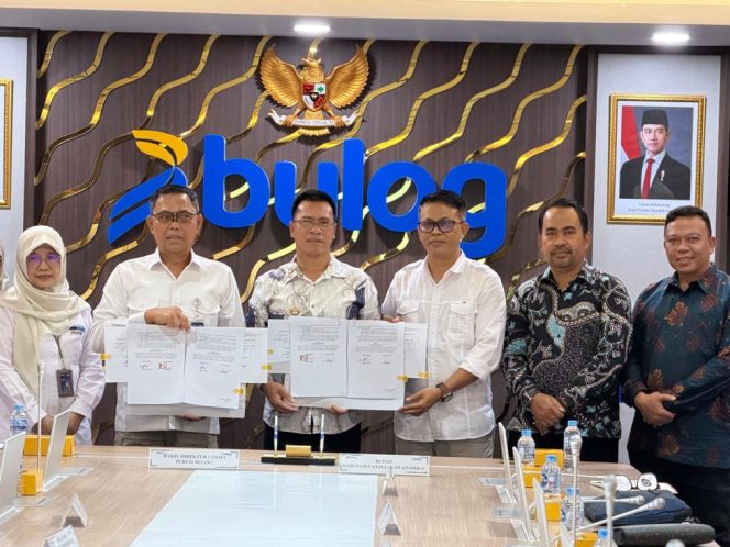 
					Bupati Kepulauan Anambas, Aneng Tanda Tangani NPHD Bersama Perusahaan Bulog di Jakarta. (Foto: Prokompimda Kepulauan Anambas)