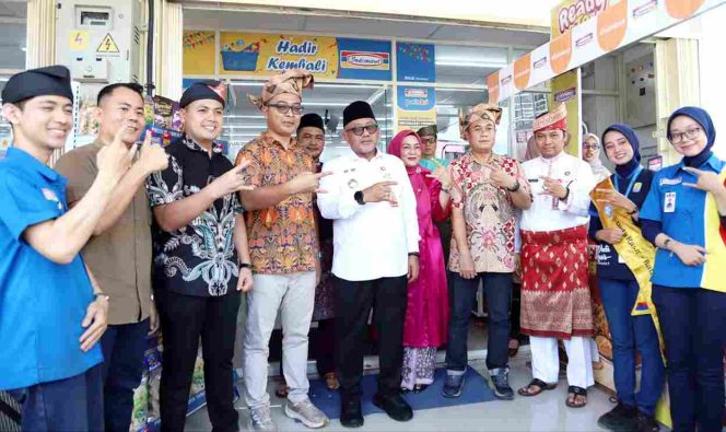 
					Hadiri Grand Opening Indomaret Batu 10, Wali Kota Lis Tegaskan Sinergi Ritel Modern dan Daerah
