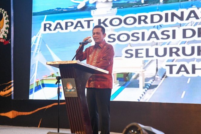 
					Gubernur Ansar Ahmad membuka secara resmi Rapat Koordinasi Wilayah Sumatera Asosiasi DPRD Kabupaten Seluruh Indonesia (Rakorwil ADKASI) yang dilaksanakan di Ballroom Hotel Pasific Palace Kota Batam, Sabtu (27/6/2026). 