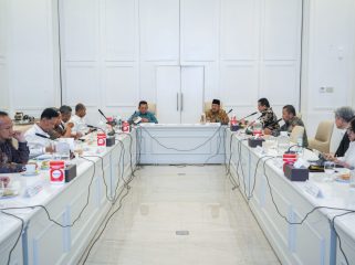 Gubernur Ansar Ahmad didampingi sejumlah Kepala OPD Pemprov Kepri beraudiensi bersama Menteri PPN/Bappenas RI Rachmat Pambudy beserta sejumlah Deputi dan jajaran saat beraudiensi di Kantor Kementrian PPN/Bappenas, Jakarta, Kamis (11/6/2026). (Banhub Kepri)