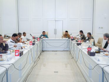 Gubernur Ansar Ahmad didampingi sejumlah Kepala OPD Pemprov Kepri beraudiensi bersama Menteri PPN/Bappenas RI Rachmat Pambudy beserta sejumlah Deputi dan jajaran saat beraudiensi di Kantor Kementrian PPN/Bappenas, Jakarta, Kamis (11/6/2026). (Banhub Kepri)