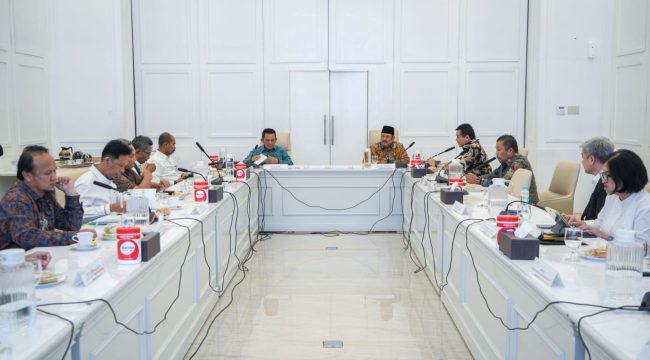 Gubernur Ansar Ahmad didampingi sejumlah Kepala OPD Pemprov Kepri beraudiensi bersama Menteri PPN/Bappenas RI Rachmat Pambudy beserta sejumlah Deputi dan jajaran saat beraudiensi di Kantor Kementrian PPN/Bappenas, Jakarta, Kamis (11/6/2026). (Banhub Kepri)