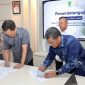 Sekretaris Daerah Kota Batam, Firmansyah, dan Direktur PT Prima Propertindo Utama, Albert Crenna Dessely, menandatangani naskah hibah di Kantor Wali Kota Batam, Kamis (11/6/2026). 
