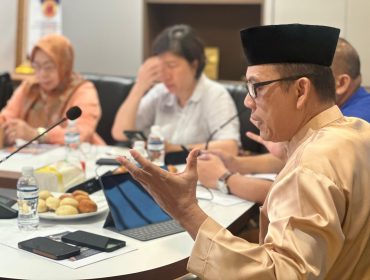 Kepala Bapenda Batam, Raja Azmansyah, memimpin rapat persiapan Apresiasi Wajib Pajak Taat Pajak Tahun 2026 di Ruang Rapat Bapenda Kota Batam, Jumat (12/6/2026). 