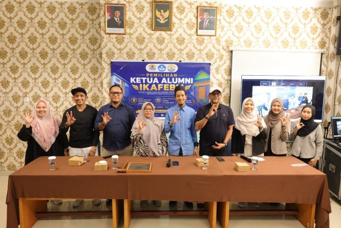 
					Wiryawan Wira sampaikan pidato puncak sidang paripurna RPUA I IKA FEBM UMRAH