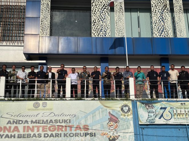 
					Tim Ombudsman RI bersama Kakanwil Dirjen Imigrasi Kepri kunjungi Kantor Imigrasi Kelas II TPI Belakang Padang dalam rangka pengawasan pelayanan publik Keimigrasian