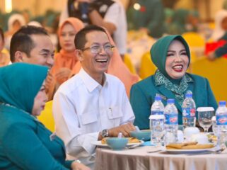 Wali Kota Batam, Amsakar Achmad, bersama Ketua TP-PKK Batam, Erlita Amsakar, menghadiri peringatan HKH PKK ke-54 di Hotel Planet Holiday, Jodoh, Kecamatan Batuampar, Rabu (29/7/2026). 