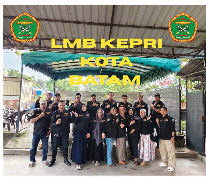 
					Laskar Melayu Bersatu Kepri Kota Batam Perkokoh Soliditas: Rapat Pengurus, Bagi Seragam Baru, Laksanakan Program Kerja dan Matangkan Wird Akbar Menuju Surga