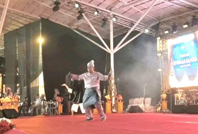 
					SM Bagaskara Tampil memukau bacakan Puisi ” Barajuang Hang Nadim ” Pertanda Lahir Seniman Muda Batam di Kenduri Seni Melayu 2026