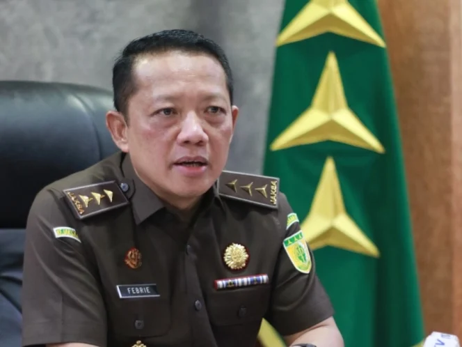 
					Eks Jampidsus Febrie Adriansyah Jadi Tersangka, Polisi Sita Emas 74 Kg hingga Valas Miliaran