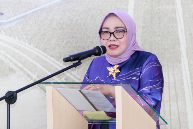 
					Ketua Dekranasda Kota Batam, Erlita Amsakar, membuka pelatihan desain fesyen di Gedung Dekranasda Kota Batam, Selasa (18/8/2026). 