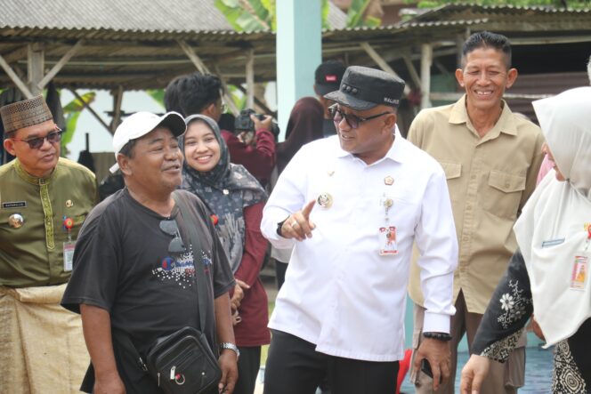 
					Wujud Kepedulian Pemko, Wako Lis serahkan secara langsung kartu Bima Sakti dan Kebutuhan Pokok.