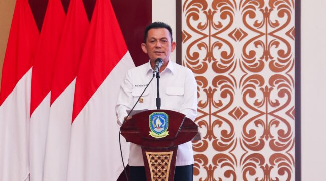 Gubernur Kepri Ansar Ahmad memberikan kata sambutan dalam kegiatan Sinergi Arah Kebijakan Kementerian Kesehatan dengan Pembangunan Kesehatan dan Upaya Percepatan Pelaksanaan Program Prioritas, Cek Kesehatan Gratis di Provinsi Kepulauan Riau, di Balairung Wan Seri Beni, Kantor Gubernur Kepri, Dompak, Jumat (11/9/2026). 