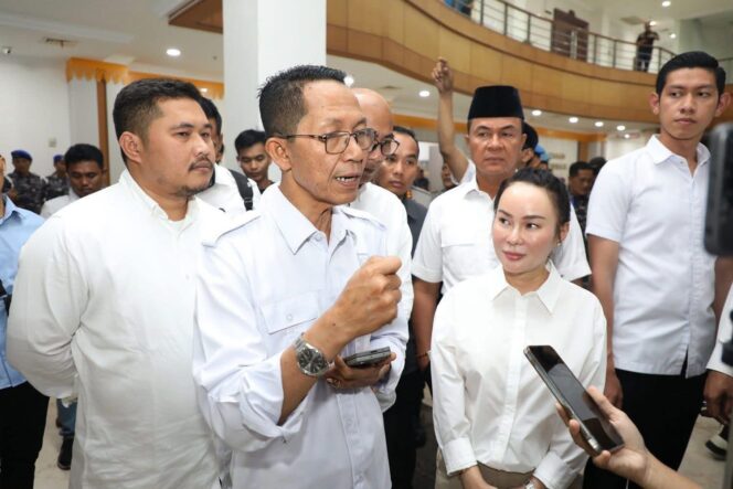 
					Wali Kota Batam, Amsakar Achmad, bersama Wakil Wali Kota Batam, Li Claudia Chandra. 
