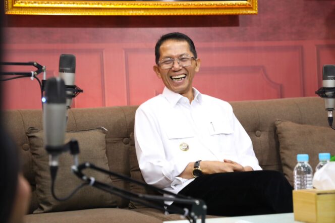 
					Wali Kota Batam, Amsakar Achmad, menjadi narasumber di Podcast Marathon, Selasa (15/9/2026). 