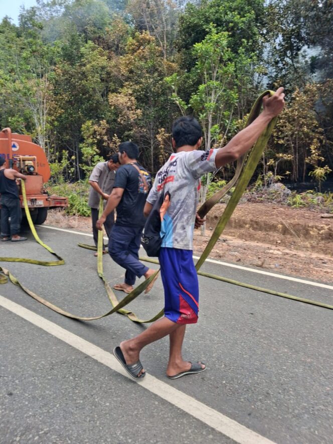 
					Tim Gabungan Berhasil Padamkan Kebakaran Lahan di Desa Mepar, Luas Terbakar ± ½ Hektare