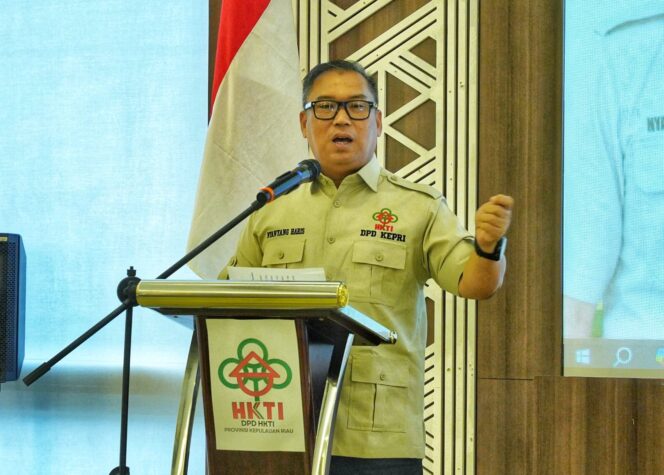 
					Wagub Kepri, Nyanyang Haris Pratamura berpidato dalam Rakerda HKTI Kepulauan Riau di Ballroom Hotel Aston, Batam, Senin (31/8/2026