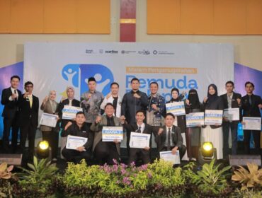 Foto Bersama Pemenang Sembilan Pemuda Pelopor Kota Banda Aceh 2026 pada Malam Penganugerahan di Hotel Amel Convention Hall, Banda Aceh, Jumat (30/10/2026).