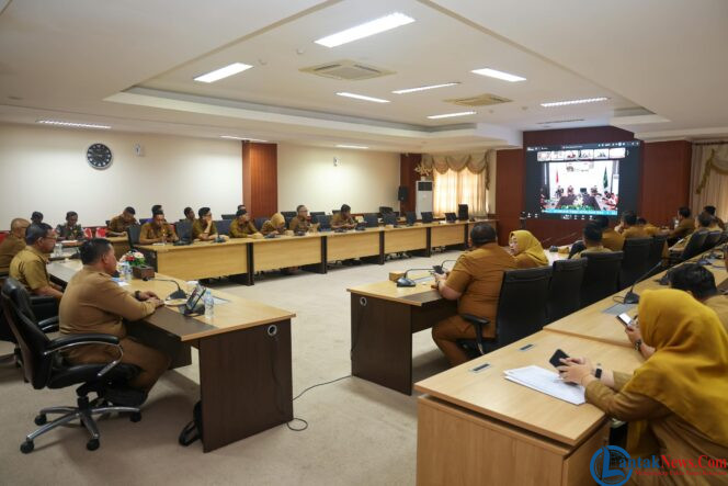 
					Sosialisasi ASLINMAS dilaksanakan secara daring dari ruang rapat utama Kantor Gubernur Kepri, Senin (12/10/2026). 