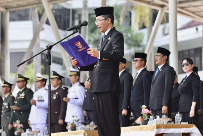 
					Sejumlah pegawai mengikuti upacara Peringatan Hari Kesaktian Pancasila Tingkat Kota Batam Tahun 2026 di Dataran Engku Putri, Batamcentre, Kamis (1/10/2026). 