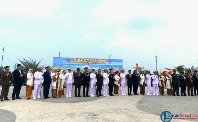 
					Wali Kota Lis Hadiri Upacara HUT ke-81 TNI di Tugu Sirih