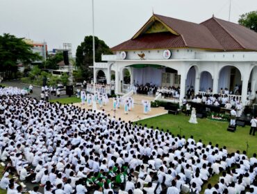 Sebanyak 3.000 santri memeriahkan peringatan Hari Santri Nasional tingkat Provinsi Kepulauan Riau Tahun 2026 dipusatkan di Gedung Daerah, Tanjungpinang, Kamis (22/10/2026). 